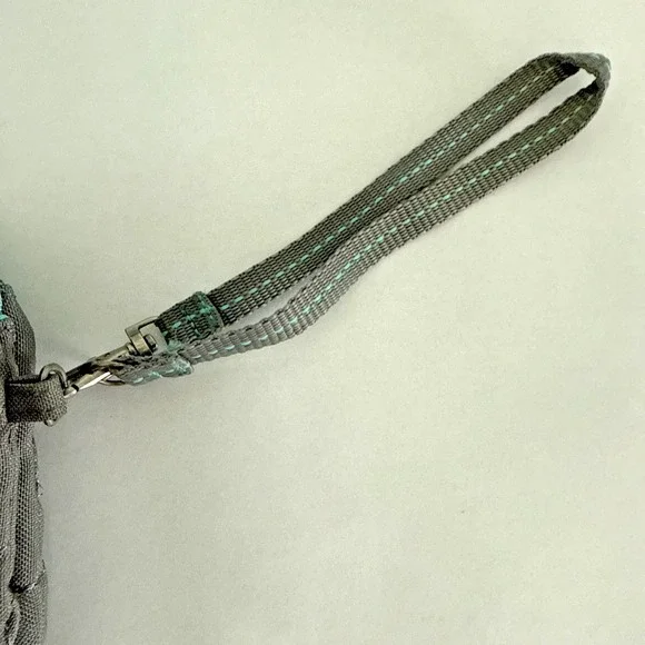 Thirty One 31 Vary You Quilted Gray‎ Aqua Wristlet Wallet With Strap - Picture 2 of 6